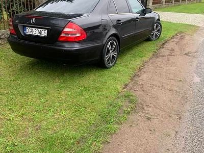 Czarny Używany 2004 Mercedes E320 Sedan/Limuzyna | 16 500 zł