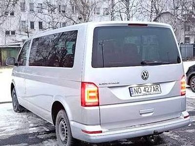 Srebrny Używany 2018 VW Caravelle Minivan | 110 000 zł (Dość drogi)