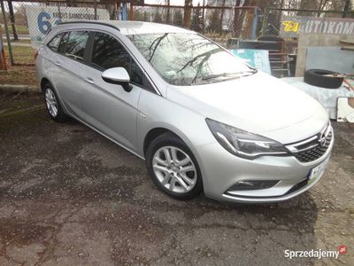 używany Opel Astra salon