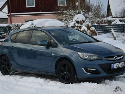 Niebieski Używany 2013 Opel Astra Hatchback | 26 900 zł (Uczciwa cena)