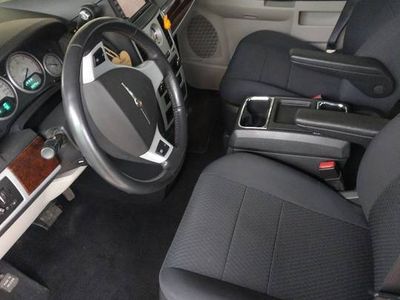 Używany Chrysler Town & Country 2010 Srebrny Minivan