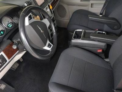 Srebrny Używany 2010 Chrysler Town & Country Minivan | 36 900 zł