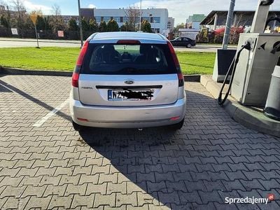 Srebrny Używany 2005 Ford Fiesta Sedan/Limuzyna | 4400 zł (Uczciwa cena)