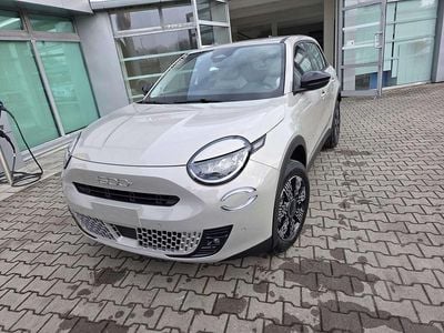 Lakier metalizowany kremowy cappucino Nowe 2025 Fiat 600 Icon Hatchback | 98 287 zł (Uczciwa cena)