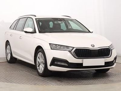Biały Używany 2021 Skoda Octavia Kombi | 72 999 zł (Uczciwa cena)