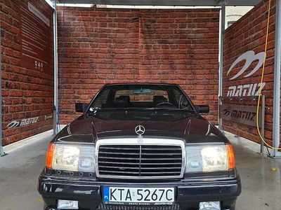 Używany Mercedes E320 500 KM (367 kW) 1993 Czarny Coupe