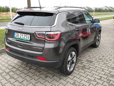 Używany Jeep Compass Limited 140 KM (102 kW) 2018 Szary SUV