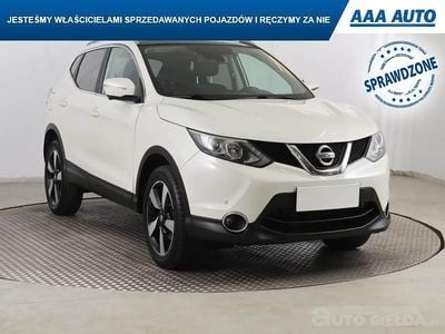Biały Używany 2017 Nissan Qashqai SUV | 41 499 zł (Dobra cena)