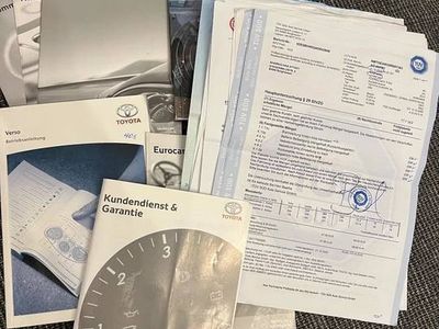 Używany Toyota Verso 2009 Bordowy Minivan