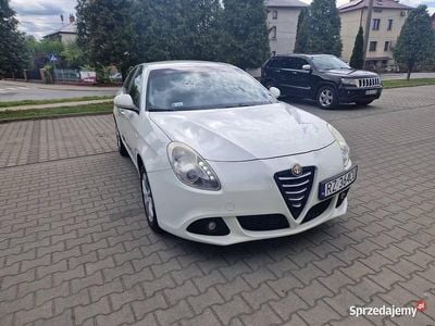 Używany Alfa Romeo Giulietta 120 KM (88 kW) 2012 Biały Hatchback