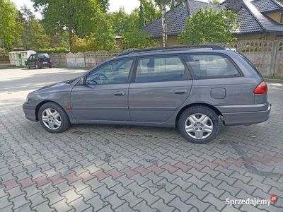 używany Toyota Avensis kombi 1.8 VVT-i T22