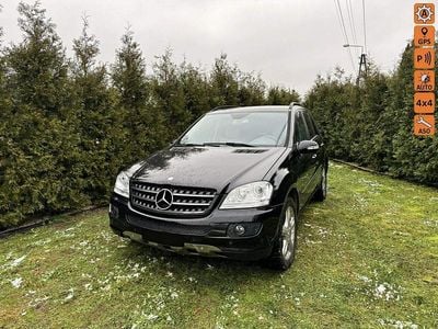 Czarny Używany 2006 Mercedes ML320 SUV | 31 500 zł