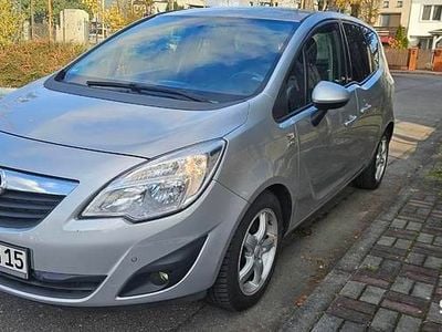 Srebrny Używany 2013 Opel Meriva Active Minivan | 14 900 zł (Uczciwa cena)