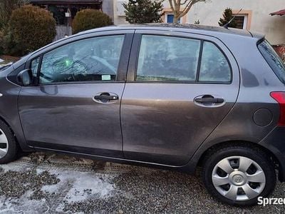 Używany Toyota Yaris 87 KM (63 kW) 2008 Szary Hatchback