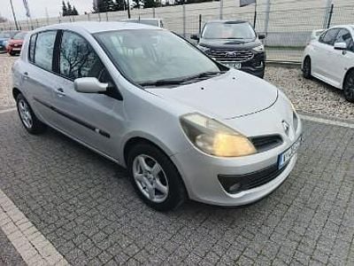 Używany Renault Clio III 88 KM (64 kW) 2006 Srebrny Hatchback
