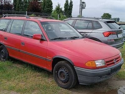 Czerwony Używany 1998 Opel Astra Sedan/Limuzyna | 5000 zł (Dość drogi)