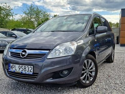Szary Używany 2010 Opel Zafira Minivan | 18 900 zł (Dość drogi)