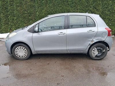 Używany Toyota Yaris 87 KM (63 kW) 2006 Srebrny Hatchback