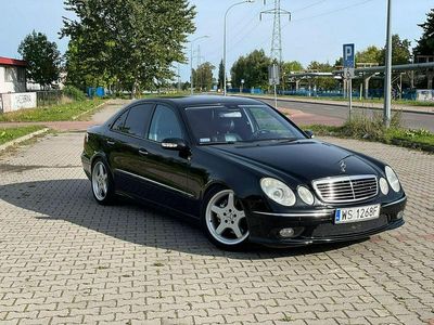 Czarny Używany 2005 Mercedes E350 Sedan/Limuzyna | 30 900 zł