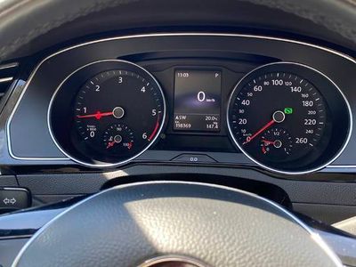 Używany VW Passat Highline 2018 Biały Sedan/Limuzyna