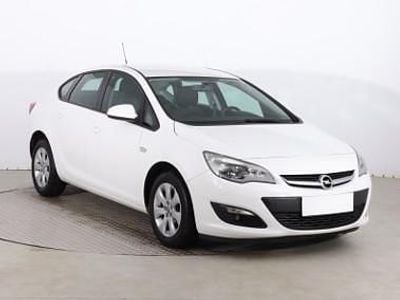 Biały Używany 2018 Opel Astra Sedan/Limuzyna | 32 999 zł (Dobra cena)