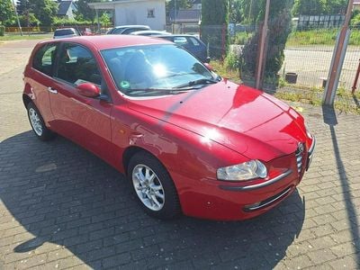 Czerwony (metalik) Używany 2002 Alfa Romeo 147 Hatchback | 7300 zł