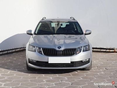 Używany Skoda Octavia 2017 Srebrny Kombi