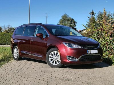 Używany Chrysler Pacifica 279 KM (205 kW) 2016 Bordowy (metalik) SUV