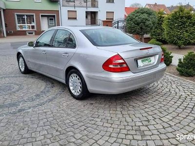 Srebrny (metalik) Używany 2003 Mercedes E200 Sedan/Limuzyna | 19 900 zł