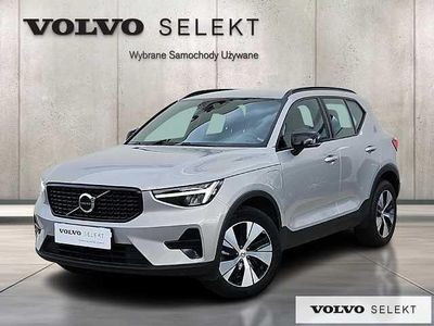 Srebrny Używany 2023 Volvo XC40 SUV | 148 900 zł (Uczciwa cena)