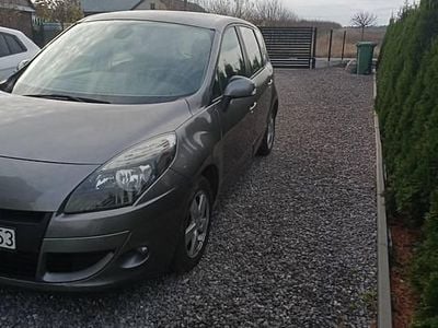 Grafitowy Używany 2011 Renault Scénic Minivan | 16 499 zł (Uczciwa cena)