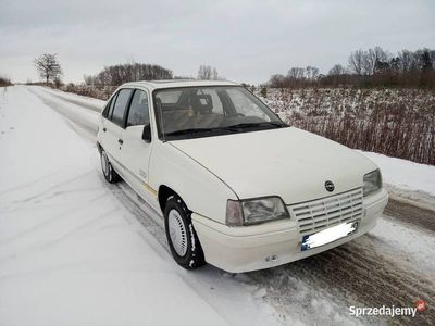 używany Opel Kadett 1.3 benzyna wersja limitowana CUP 1986