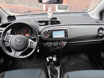 Używany Toyota Yaris 2011 Srebrny Hatchback