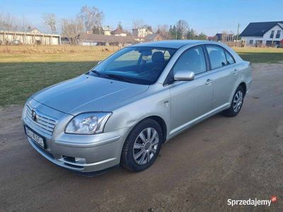 używany Toyota Avensis 