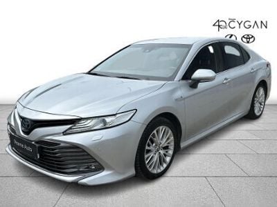 Używany Toyota Camry Executive 218 KM (160 kW) 2020 Srebrny Sedan/Limuzyna