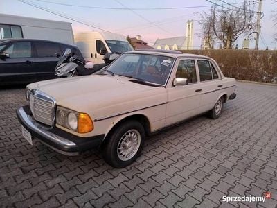 Używany Mercedes E300 1982