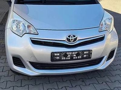 Srebrny Używany 2014 Toyota Verso-S Minivan | 29 900 zł