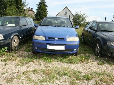 Niebieski jasny Używany 2002 Fiat Albea Sedan/Limuzyna | 2199 zł
