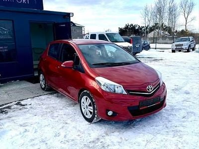 Używany Toyota Yaris 2012 Bordowy Hatchback