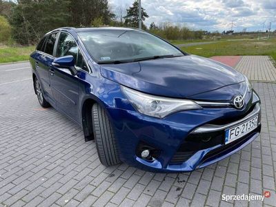 używany Toyota Avensis 