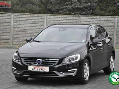 Czarny Używany 2015 Volvo V60 Momentum Kombi | 43 850 zł (Uczciwa cena)