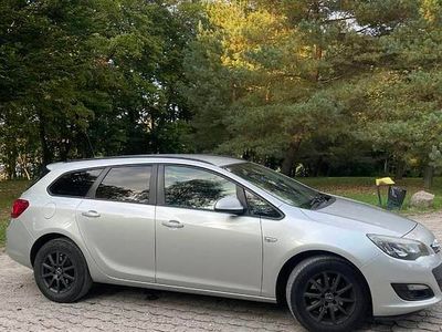 Srebrny Używany 2014 Opel Astra Kombi | 15 000 zł (Uczciwa cena)