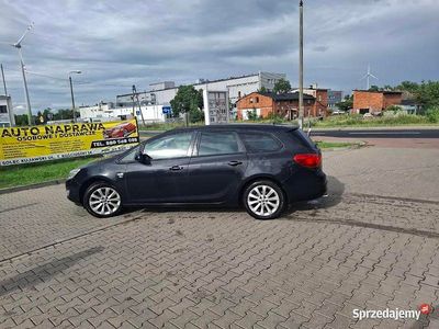 Używany Opel Astra 2012 Czarny Kombi