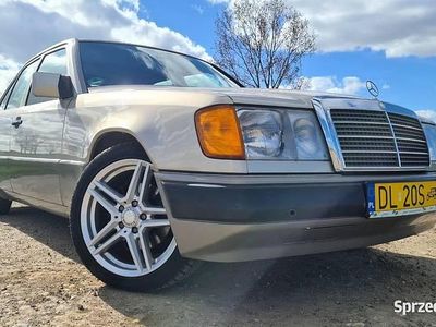 Złoty Używany 1991 Mercedes E200 Sedan/Limuzyna | 24 000 zł
