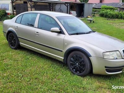Używany Skoda Superb 2003 Beżowy Sedan/Limuzyna