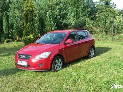 Czerwony Używany 2009 Kia Ceed Hatchback | 13 900 zł (Super Cena)