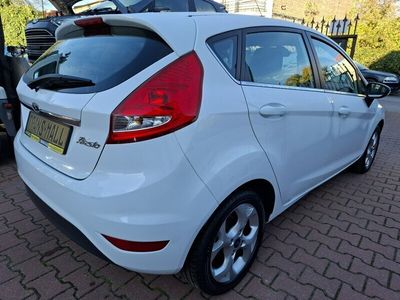 Biały Używany 2009 Ford Fiesta Titanium Hatchback | 23 500 zł (Drogi)