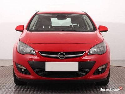 Czerwony Używany 2014 Opel Astra Hatchback | 23 999 zł (Uczciwa cena)