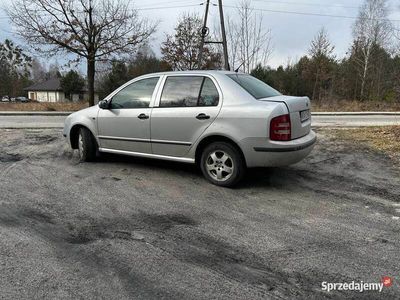 używany Skoda Fabia 1.4 gaz 2 komplety opon