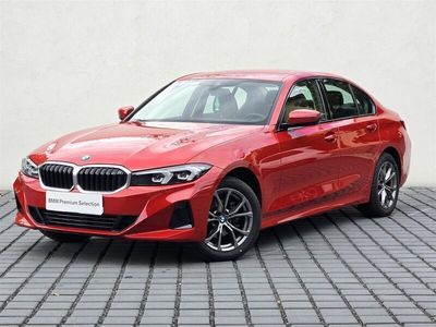 Używany BMW 318 Shadowline 156 KM (114 kW) 2023 Czerwony melbourne metalizowany Sedan/Limuzyna